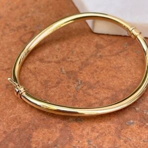 Elegant 14kt Gold Bangle Bracelet